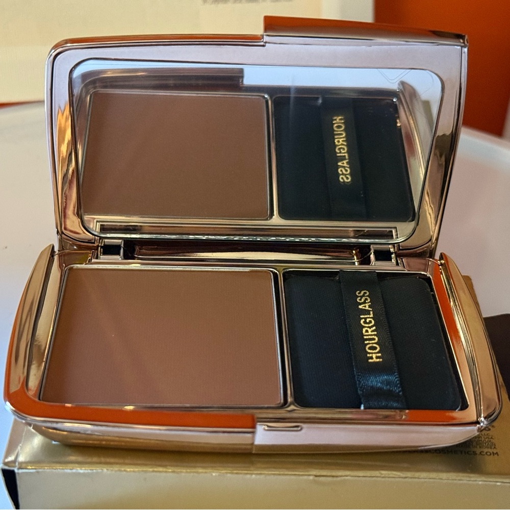 Hourglass Dual Bronzer and Contour Palette - Translucent Deep
